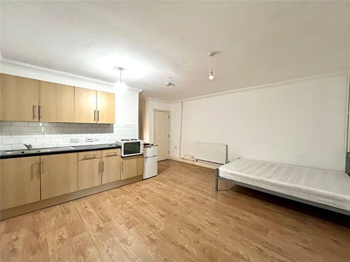 Studio To Rent In Hanger Lane, Ealing, London, W5