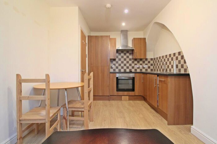 2 Bedroom Flat To Rent In Stow Hill, Newport, Gwent, NP20