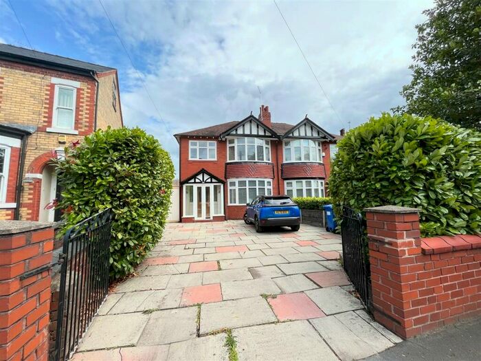 3 Bedroom House To Rent In Bramhall Lane, Stockport, SK3