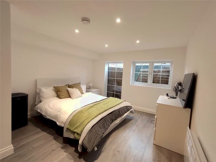 1 Bedroom Studio To Rent In Sandycombe Road, Richmond, TW9