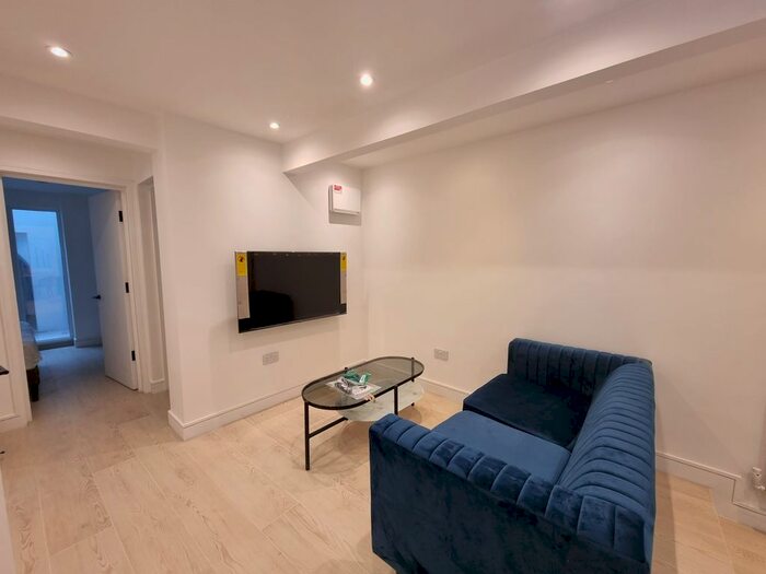 2 Bedroom Flat To Rent In Maple Street, London, W1T