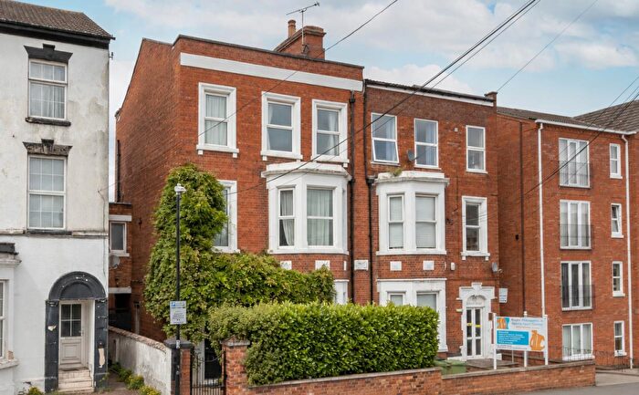 4 Bedroom Semi-Detached House For Sale In Albert Street, Rugby, CV21