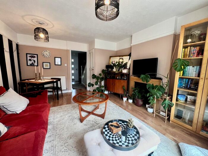 2 Bedroom House To Rent In Riley Close, Abingdon, OX14