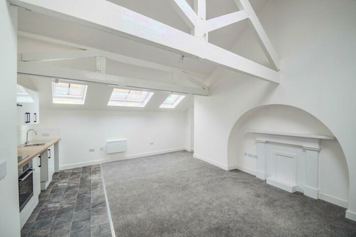 2 Bedroom Flat To Rent In Flat, Silver Street, Hull, HU1