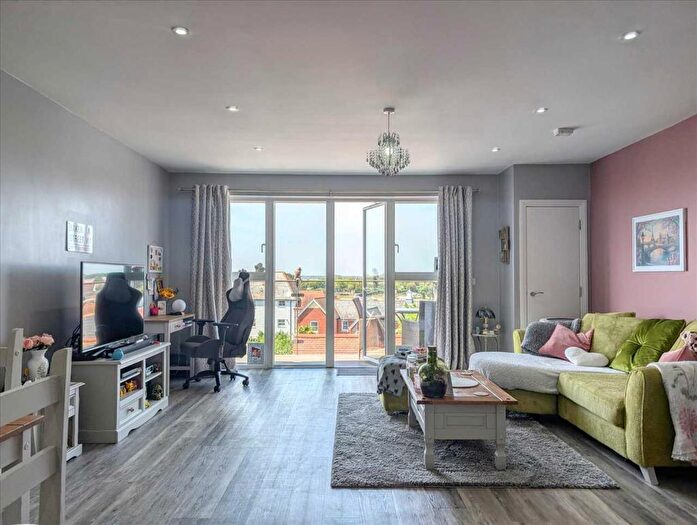 1 Bedroom Apartment For Sale In James House, Waterside Marina, Colchester, CO7