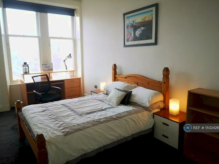 2 Bedroom Flat To Rent In Maxwellton Street, Paisley, PA1