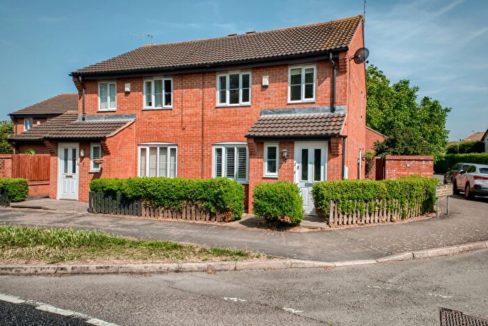 3 Bedroom Semi-Detached House For Sale In Farrington Close, Wellesbourne, Warwick, Warwickshire, CV35