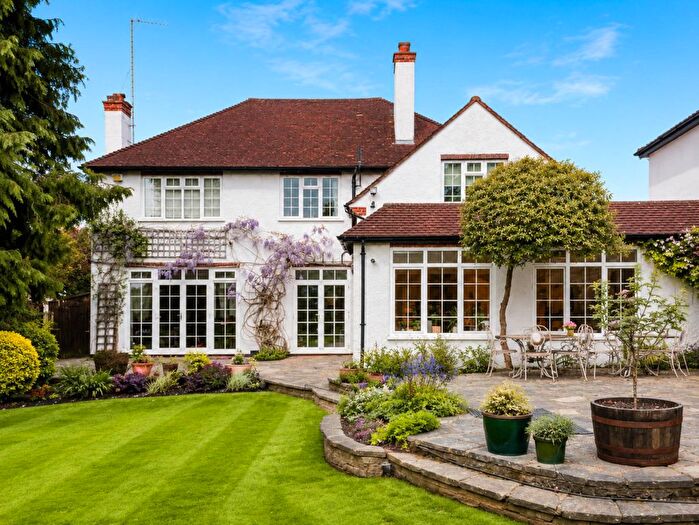 4 Bedroom Detached House To Rent In Deacons Hill Road, Elstree, WD6