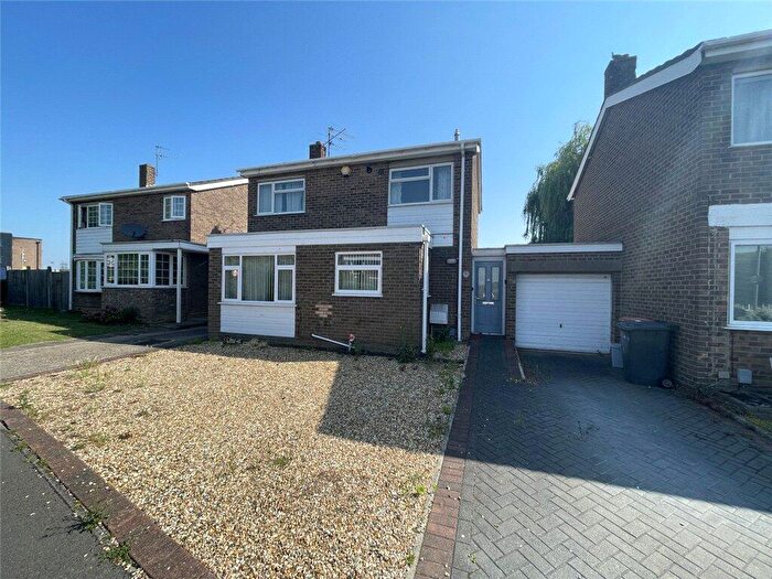 3 Bedroom Link Detached House For Sale In Gainsborough Rise, Bedford, MK41