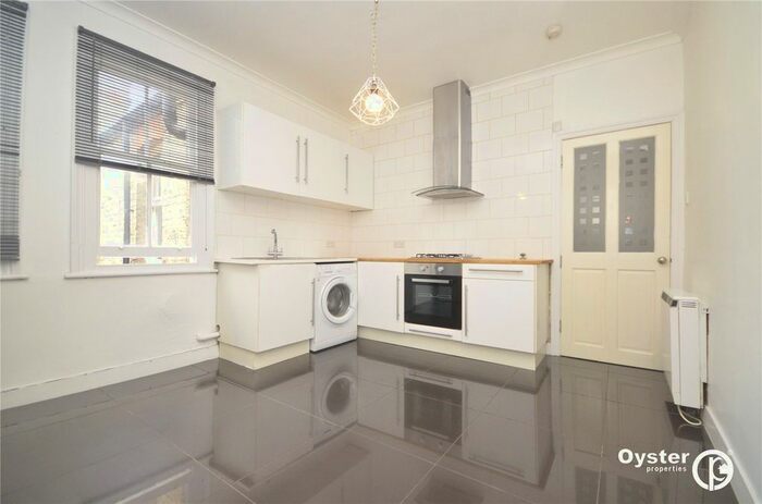 2 Bedroom Flat To Rent In Lightcliffe Road, London, N13