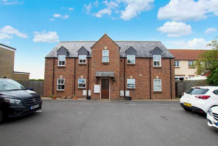 2 Bedroom Flat To Rent In Buthay Court, Royal Wootton Bassett, SN4