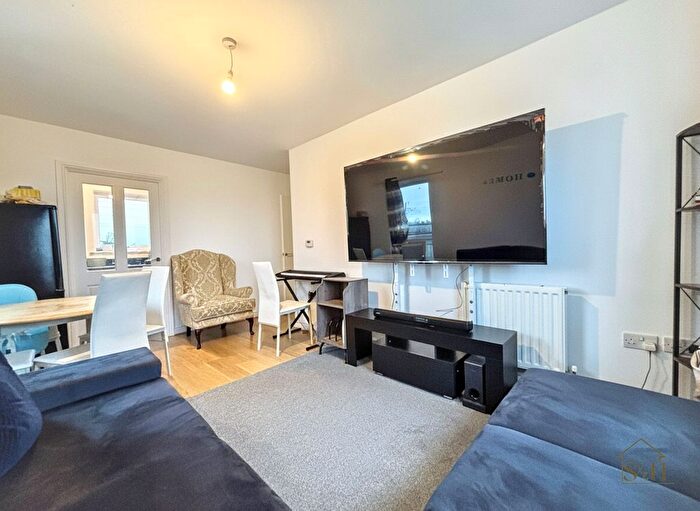 2 Bedroom Flat For Sale In Drummond Grove, Willesborough, TN24