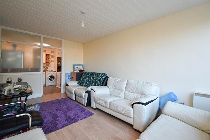 1 Bedroom Flat To Rent In Quarry Hill, St. Leonards-On-Sea, TN38