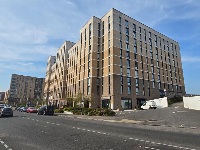 2 Bedroom Flat To Rent In Kimpton Road, Luton, LU2