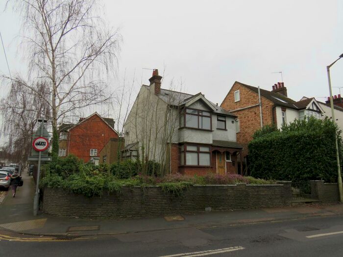 2 Bedroom Ground Maisonette To Rent In Camp Road, St Albans, AL1