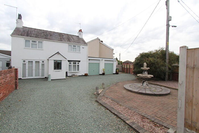 2 Bedroom Detached House For Sale In Heol Y Ffynnon, Bradley, LL11