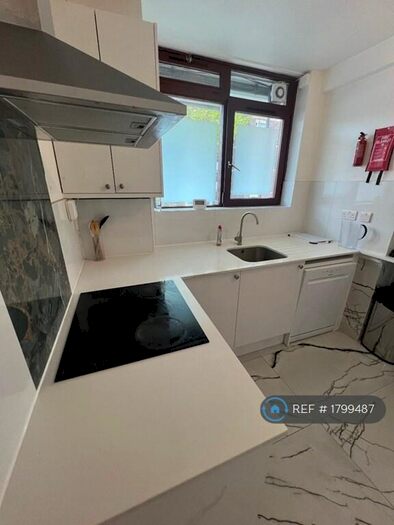 3 Bedroom Flat To Rent In Crondall Court, London, N1