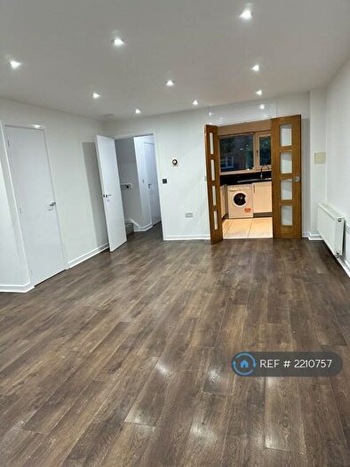 3 Bedroom End Of Terrace House To Rent In Shiers Avenue, Dartford, DA1