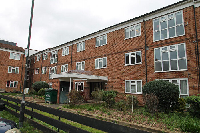 2 Bedroom Flat For Sale In Sansom Road, London, E11