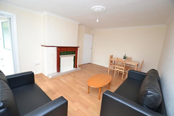 5 Bedroom Flat To Rent In Ada Gardens, Stratford, London, E15