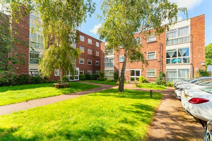 1 Bedroom Flat For Sale In Azalea Close, Hanwell, W7
