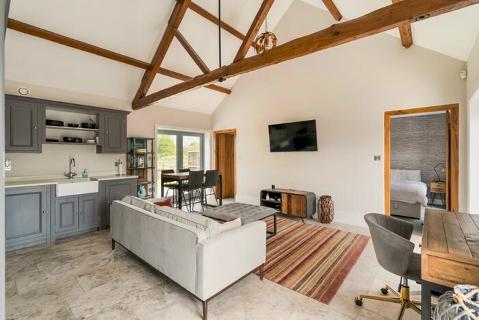 2 Bedroom Barn To Rent In Charlecote Barns, Stratford Upon Avon Warwick, CV35