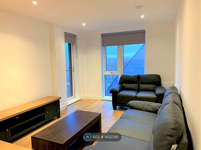 2 Bedroom Flat To Rent In The Plaza Advent Way Manchester, Manchester, M4