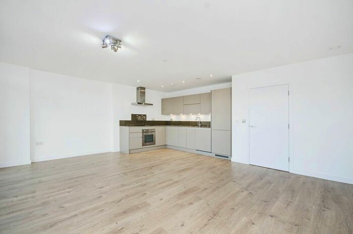 3 Bedroom Flat To Rent In Beechwood Road, Dalston, London, E8