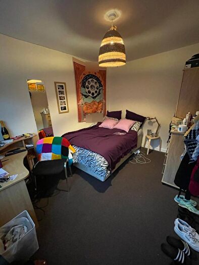 6 Bedroom End Terrace House To Rent In Blenheim Road, Reading, RG4