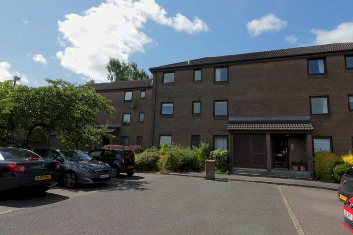 2 Bedroom Flat To Rent In Forthview, Riverside, Stirling, FK8