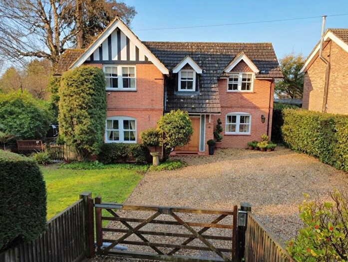 4 Bedroom Detached House For Sale In Andover Road, Newbury, RG14