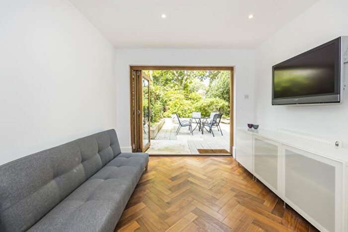 2 Bedroom Flat To Rent In Tyrwhitt Road London, SE4