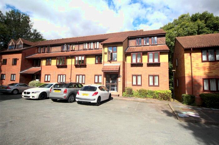 2 Bedroom Flat To Rent In Glyn Avenue, New Barnet, EN4