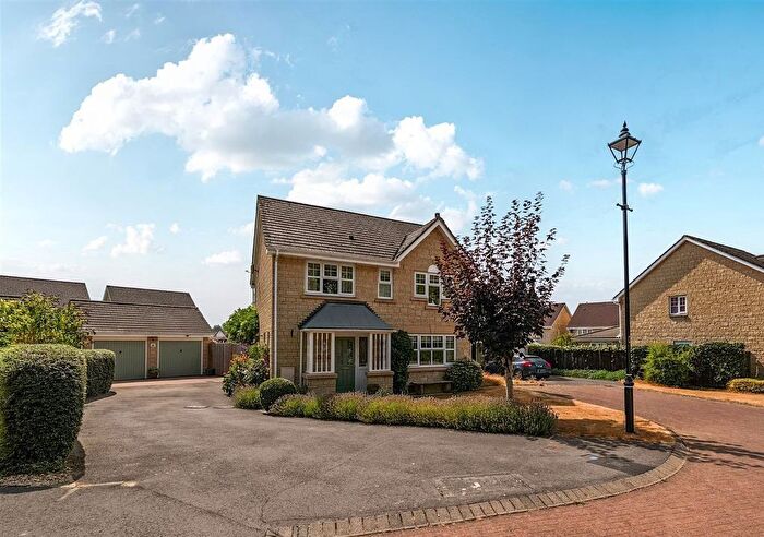4 Bedroom Detached House For Sale In Robins Close, Chippenham, SN14