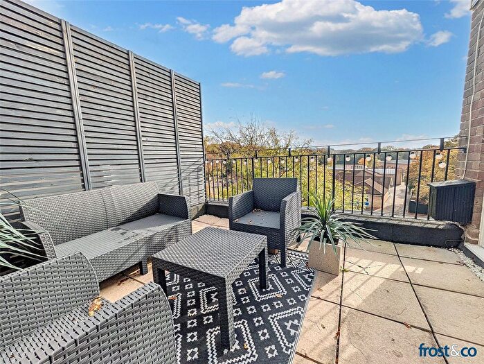 2 Bedroom Flat For Sale In Steepdene, Ashley Cross, Lower Parkstone, Poole, BH14