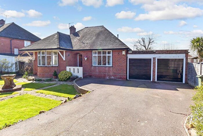 3 Bedroom Detached Bungalow For Sale In Chatham Road, Maidstone, Kent, ME14