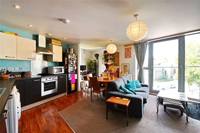 2 Bedroom Flat To Rent In Armidale Place, Bristol, Somerset, BS6