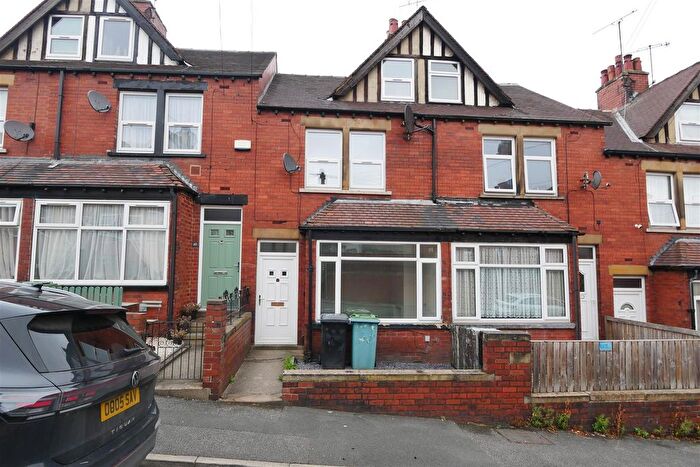 3 Bedroom Terraced House To Rent In Granny Avenue, Churwell, LS27