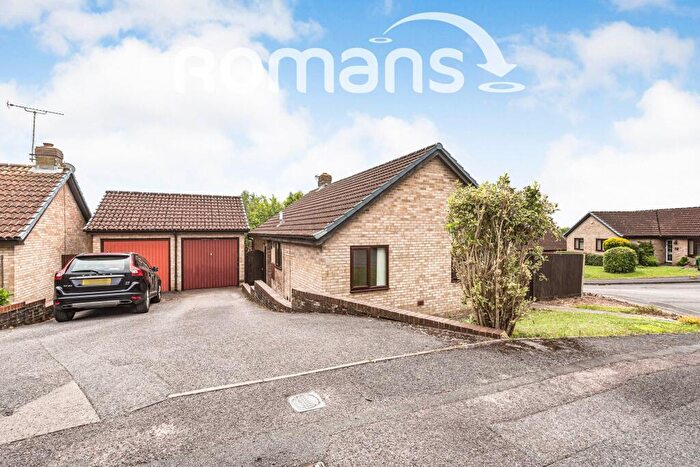 3 Bedroom Bungalow To Rent In Broom Close, Calcot, Reading, RG31