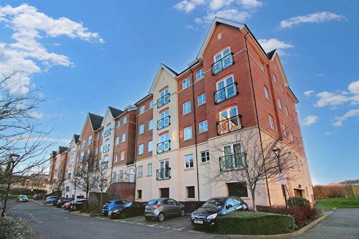 2 Bedroom Flat For Sale In Viridian Square, Aylesbury, HP21