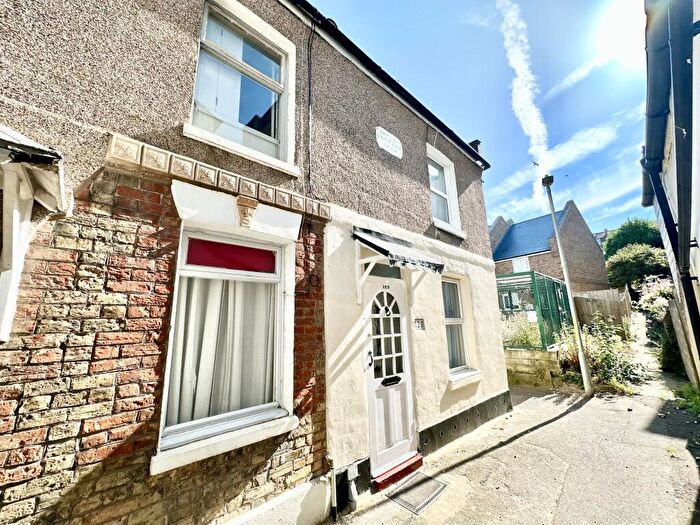 1 Bedroom Semi-Detached House To Rent In King Street, Ramsgate, CT11