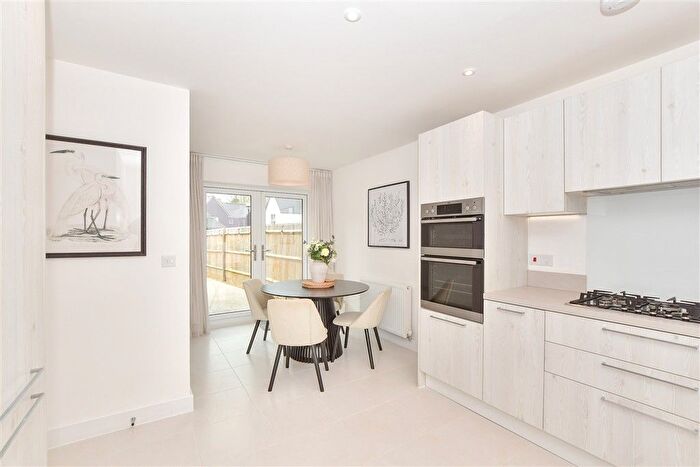 4 Bedroom Detached House For Sale In Gatekeeper Lane, Ashford, Kent, TN24