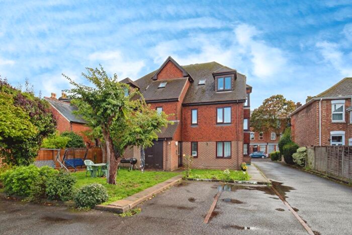 3 Bedroom Penthouse For Sale In Queens Road, Farnborough, GU14