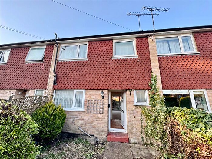 3 Bedroom Terraced House For Sale In Leacroft, Ascot, SL5