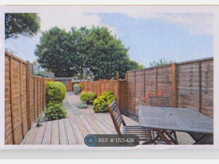 1 Bedroom Flat To Rent In Bassingham Road, Wandsworth, London, SW18