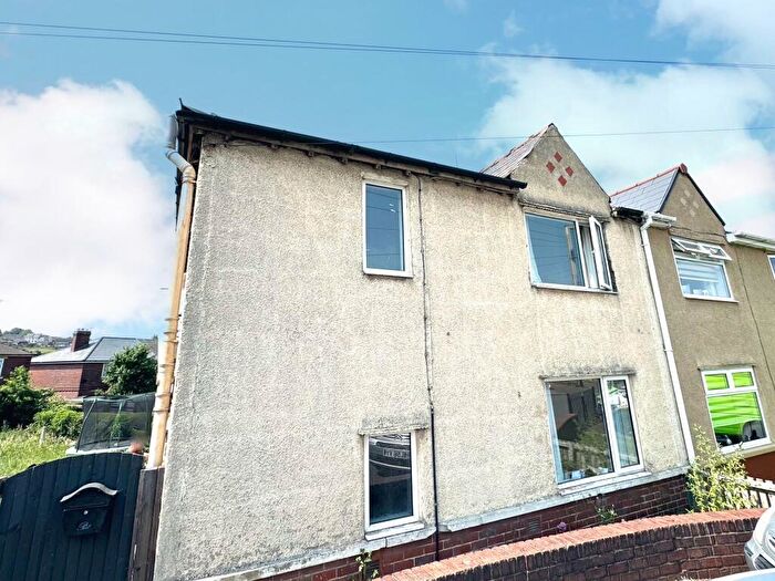 3 Bedroom Semi-Detached House To Rent In Arundel Avenue, Dalton, S65