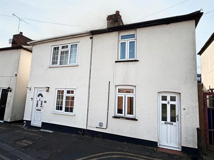 2 Bedroom Cottage For Sale In South Street, Brentwood, CM14