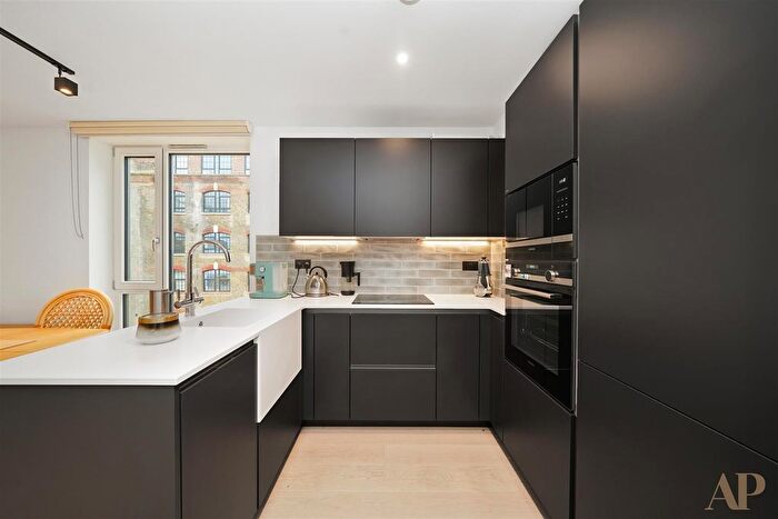 1 Bedroom Flat To Rent In New Tanner Way, London Square, Bermondsey, SE1
