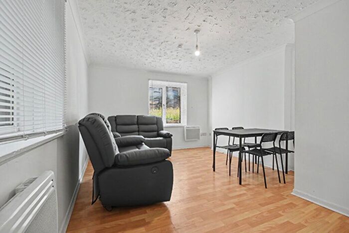 2 Bedroom Flat To Rent In Kilcreggan View, Inverclyde, Greenock, PA15