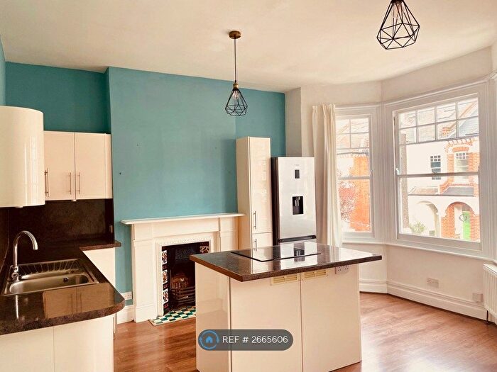 2 Bedroom Flat To Rent In Gayville Road, London, SW11